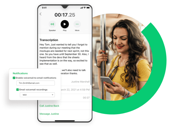 Collage met iemand die tijdens een ondersteuningsgesprek de wachtrij en wachtende bellers bijhoudt.